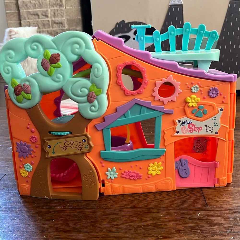 Littlest Pet Shop Clubhouse 2007